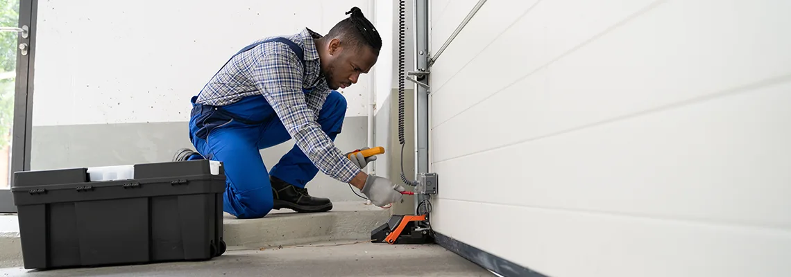 Repair Garage Door Not Closing But Light Flashing in Fort Lauderdale